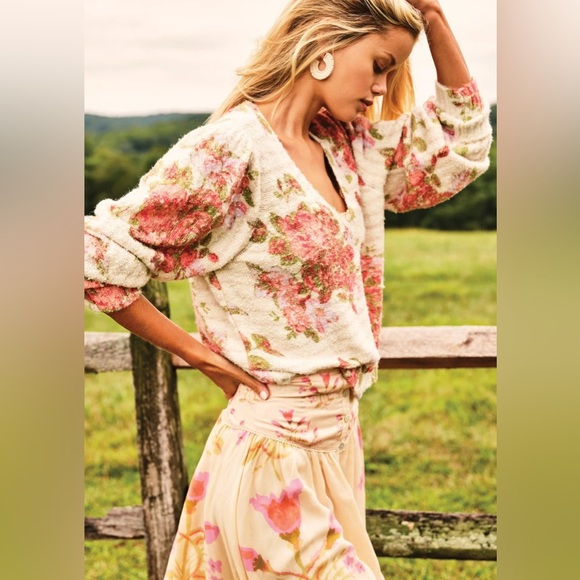🎉LAST PIECE🎉FREE PEOPLE Bed Of Roses Sweater - Picture 2 of 10